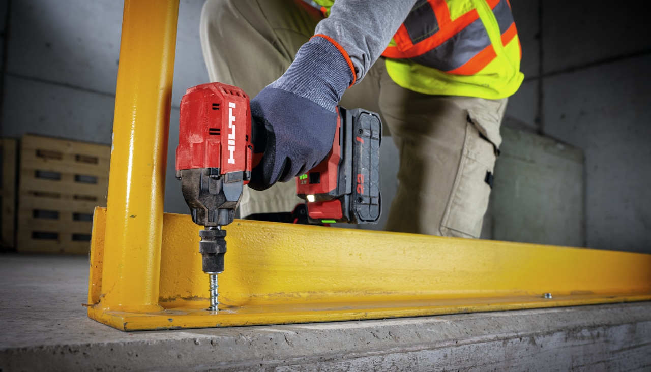 Sicherheitsbarrieren und Leitschienen