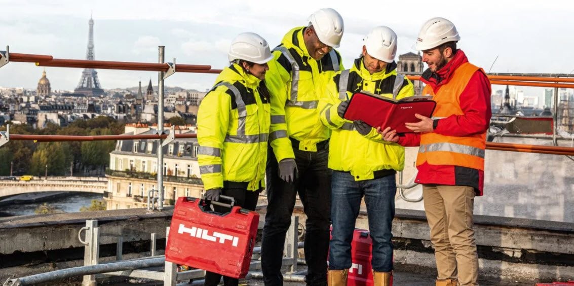 Schaan (FL), 18. März 2022 – Die Hilti Gruppe erzielte 2021 ein Umsatzwachstum von 12,1 Prozent auf fast CHF 6 Mrd. und steigerte das Betriebsergebnis überproportional um 16,3 Prozent auf CHF 847 Mio. Die starke Erholung bringt das Unternehmen zurück auf das Niveau vor der COVID-19-Krise.