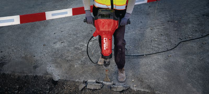 Elektrischer Abbruchhammer TE 3000-AVR für schwere Arbeiten Außergewöhnlich leistungsstarker Abbruchhammer für schwere Beton-Abbrucharbeiten, zum Trennen von Asphalt, für Erdarbeiten und zum Setzen von Erdleitern Anwendungen 1