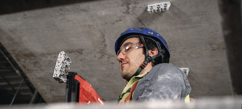 X-FC MX Multi-Clip Verstellbare Fixbride, optimiert für magazinierte Nägel und kompatibel mit einer Vielzahl von Befestigungsverfahren, Untergrundmaterialien und Rohrdurchmessern Anwendungen 1