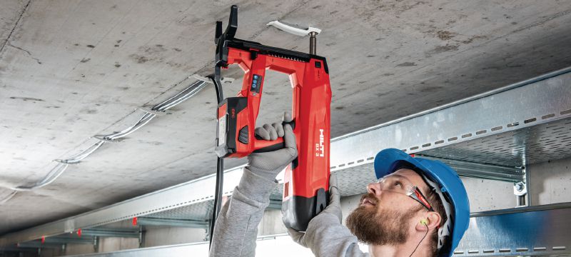 Bild 2 von 3: X-EKB FR MX Feuerhemmender Kunststoff-Kabelbügel zur Verwendung mit magazinierten Nägeln Anwendungen 1