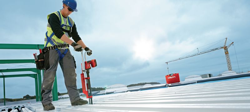 Selbstbohrschrauben S-MD/MS M für Überlappungsstoßverbindungen mit dem Standbedienungsgerät SDT 9 Magazinierte Selbstbohrschrauben zur Verwendung mit dem Standbedienungsgerät SDT 9 für die Überlappungsstoßverbindungen und Befestigungen von Profilblechen an Stahl- und Einlegeschienen Anwendungen 1