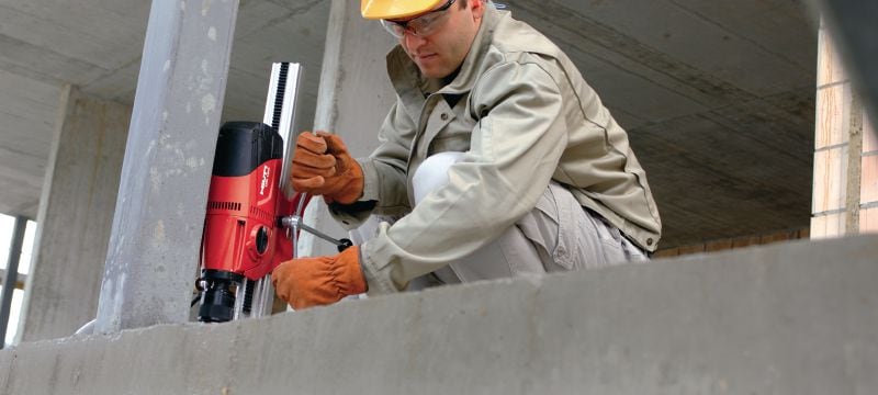 Kernbohrgerät DD 120 Äußerst kompaktes, leichtes und mobiles Diamantbohrgerät für ständergeführte Betonbohrungen von 16 bis 162 mm (5/8 bis 6-3/8) Anwendungen 1