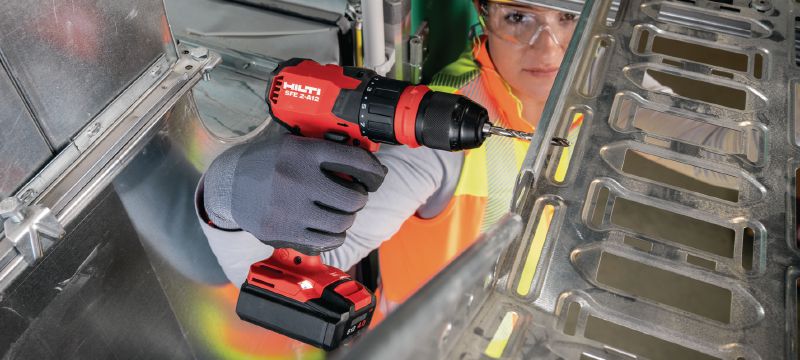 Mehrfach-Bohrschrauber SFE 2-A12 Mehrfach-Bohrschrauber der Superkompakt-Klasse mit 12-V-Akku (versetzt, rechtwinklig, Schnellspannaufnahme 13 mm und Sechskant-Bithalter) für Installationsarbeiten auf engem Raum und um Ecken herum Anwendungen 1