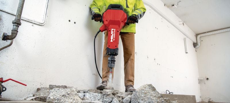 Elektrischer Abbruchhammer TE 3000-AVR für schwere Arbeiten Außergewöhnlich leistungsstarker Abbruchhammer für schwere Beton-Abbrucharbeiten, zum Trennen von Asphalt, für Erdarbeiten und zum Setzen von Erdleitern Anwendungen 1